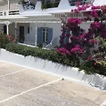 Zampeta Oda ve Kahvaltı Adamantas (Milos)